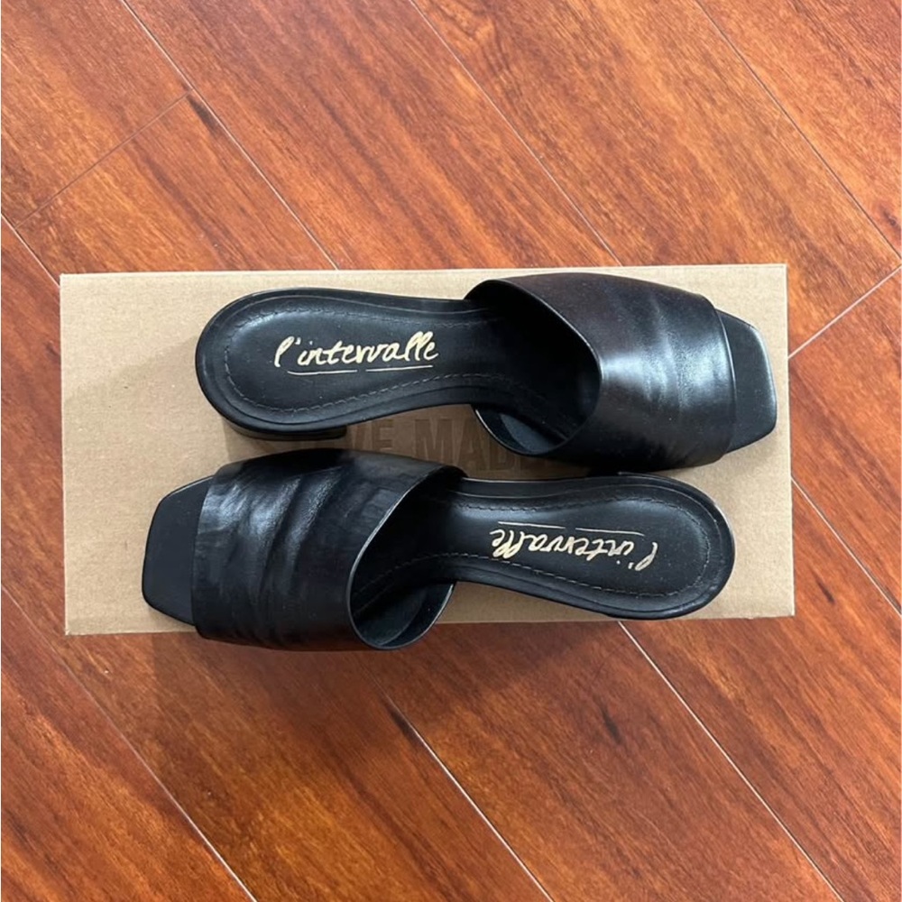 L'INTERVALLE Black Leather Mules